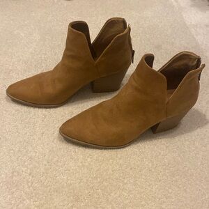 Booties, brown super fabulous